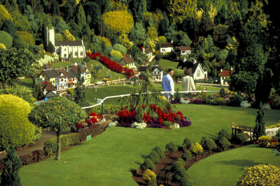 Riviera Hotel Torquay Turkey & Tinsel 99p House Bar Coach Holiday